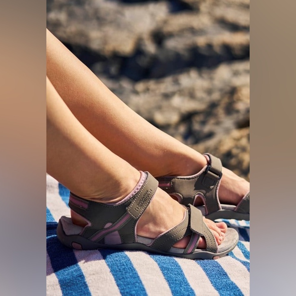 Woman’s Mountain Warehouse Sandals Sz8